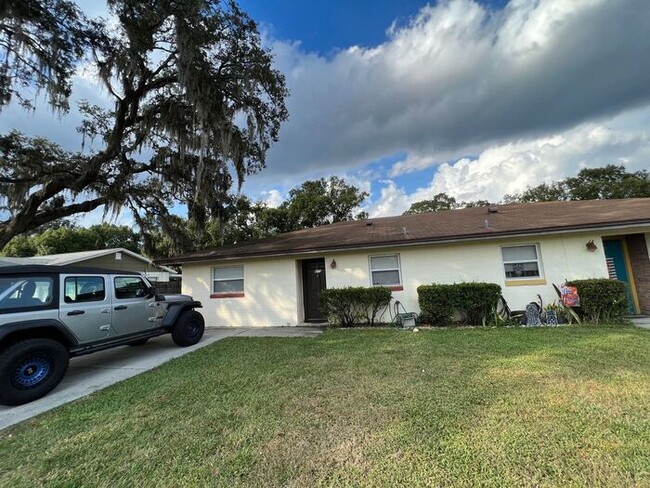 Primary Photo - Cozy 2-Bedroom Duplex in Longwood – Availa...