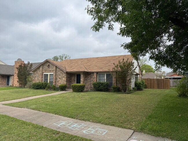Building Photo - "Charming 3-Bedroom Retreat with 2 Full Baths in Rowlett – 1,894 Sq. Ft. of Comfort on Shipman St.!"