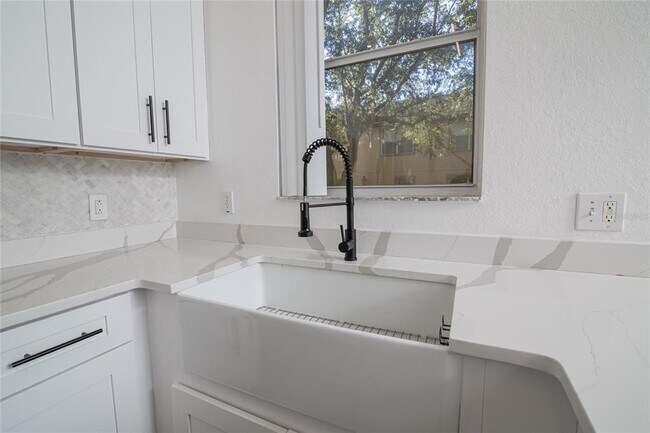Building Photo - 733 Calabria Ave