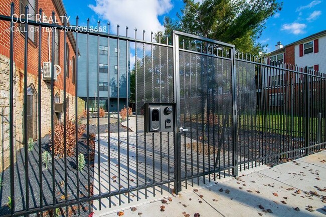 Building Photo - Modern Grays Ferry Apartment