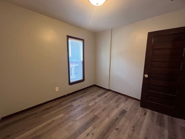 Building Photo - 738 Fountain NE