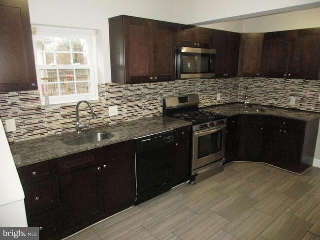 Building Photo - 3317 Devonshire Dr