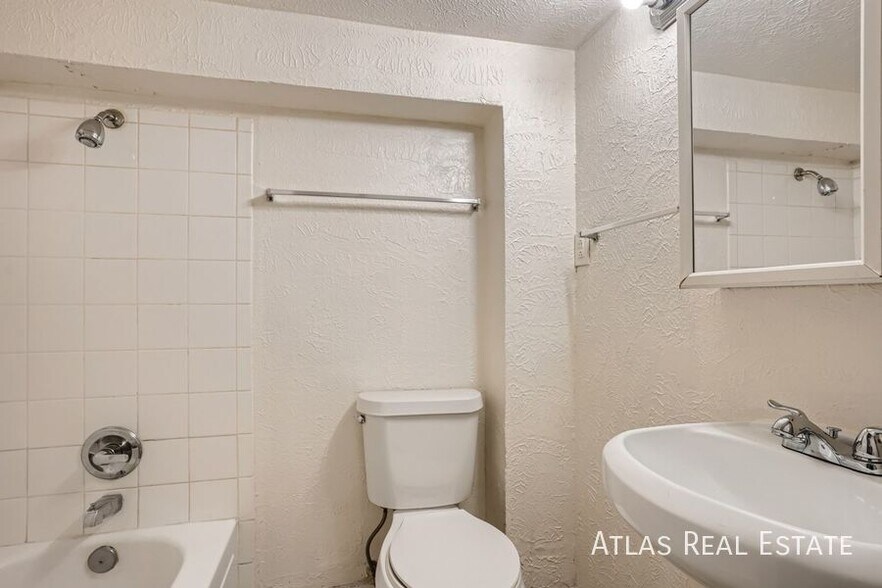 Building Photo - 1575 Lima St