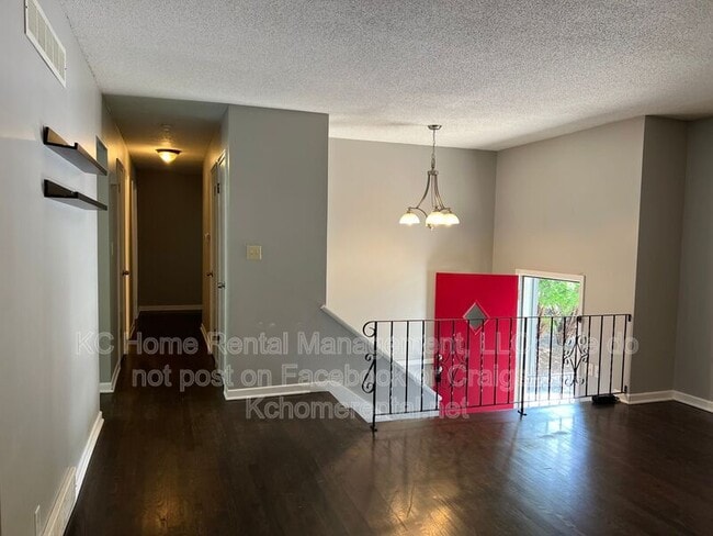 Building Photo - 6708 W 71st Terrace