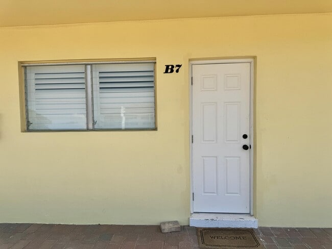 Building Photo - 473 12th Ave S