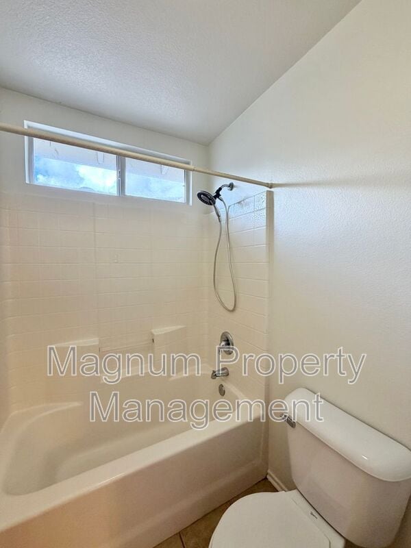 Building Photo - 23664 Groveland Pl