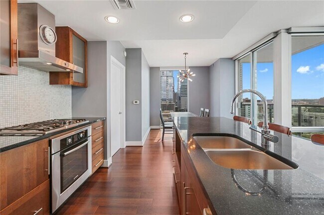 Primary Photo - 300 Bowie St