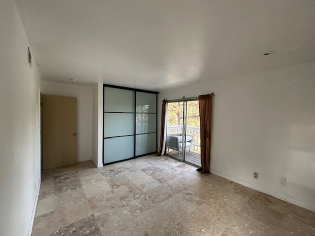 Building Photo - 716 BArrett Way