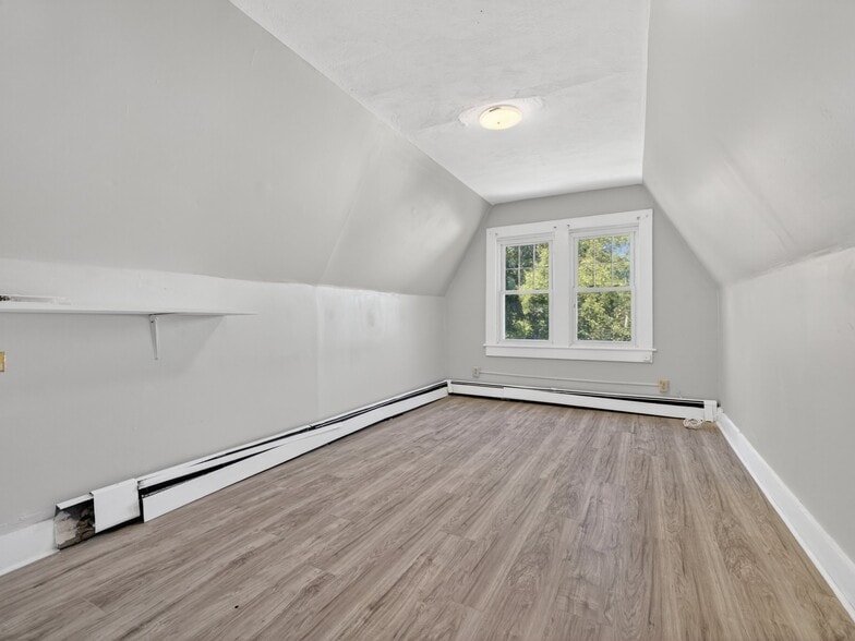 Building Photo - 195 Laurel Hill Ave
