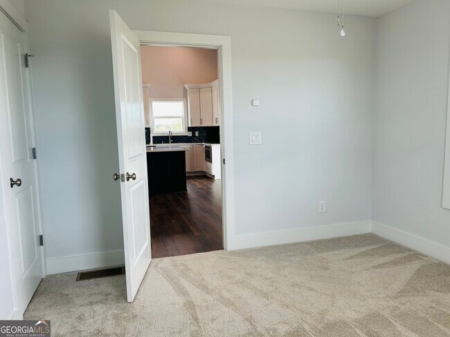 Building Photo - 425 Smokey Rd