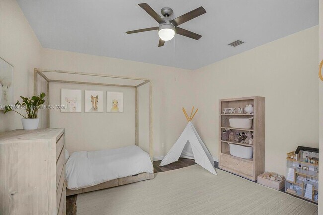 Building Photo - 628 SE 37th Pl