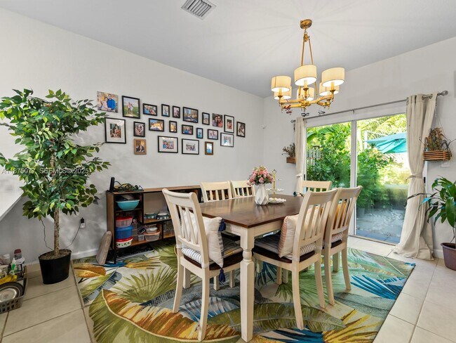 Building Photo - 1108 SE 26th Ter