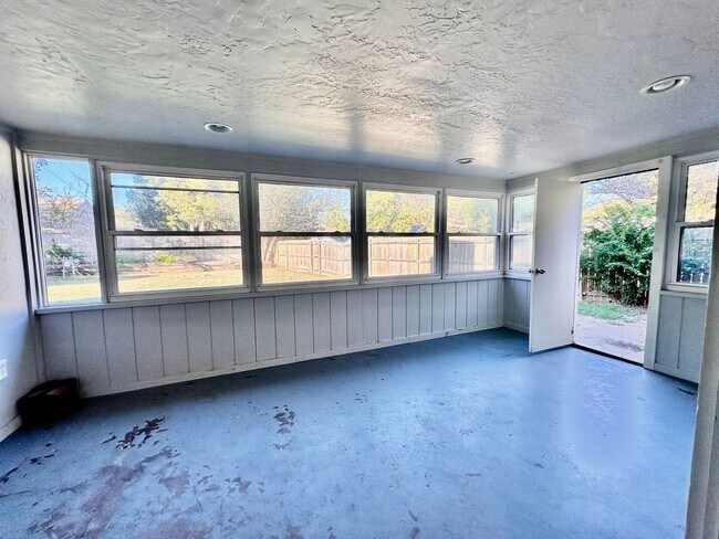 Building Photo - 3 Bed Home OKC - Move in Deposit-Free! (If Qualified)