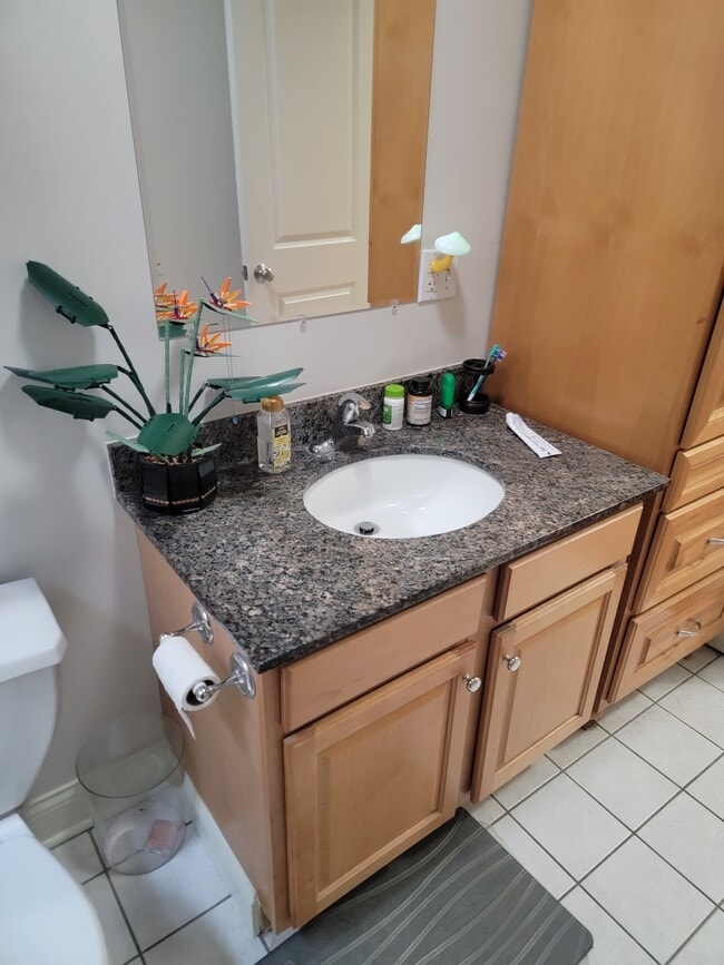 Building Photo - 7627 N Greenview Ave