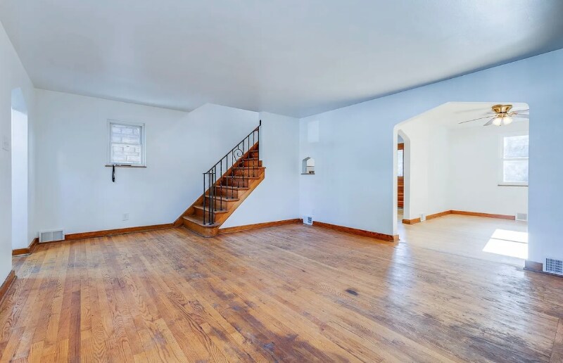Building Photo - 352-352 W 12th Ave