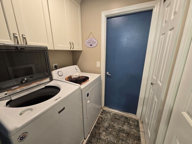 Building Photo - Port St. Lucie Single-Family home with Fenced Yard and Pool! FULLY FURNISHED!