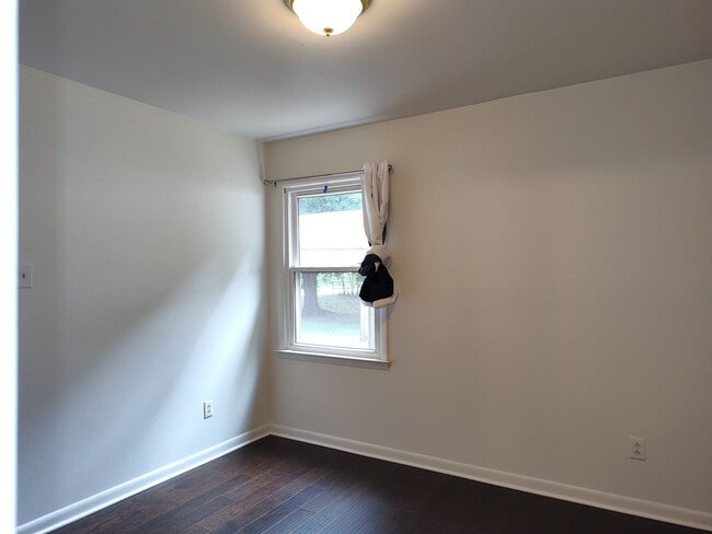 Building Photo - Charming split level home located in the Mcclintock Woods Community in Charlotte!
