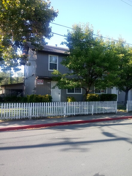 Primary Photo - 211 Barnett St