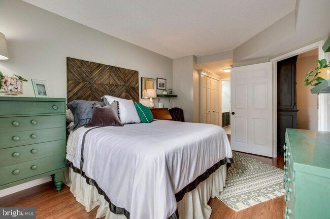 Building Photo - 1050 N Taylor St