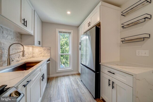 Building Photo - 10038 Oakton Terrace Rd