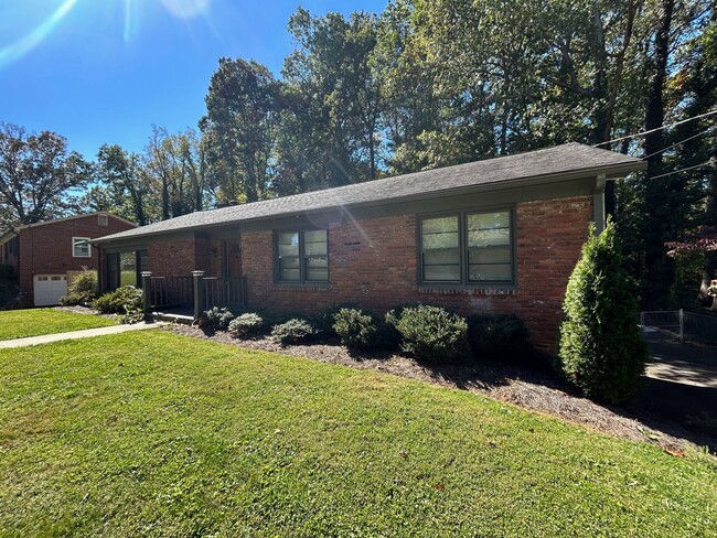 Building Photo - East AVL - Three Bedroom, 3 Bathroom Brick...