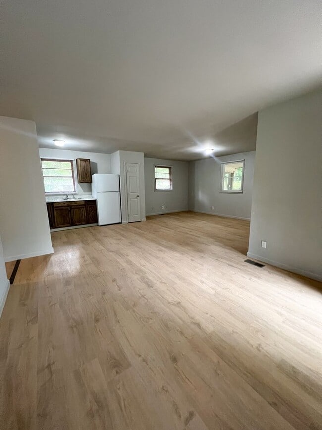 Building Photo - Charming Single-Family Home!