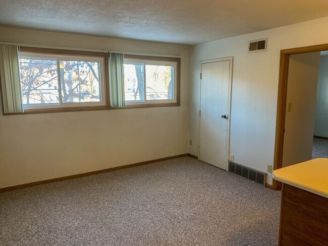 Building Photo - $995 | 1 Bedroom, 1 Bathroom House | *Cat Friendly | Available for August 1st, 2026 Move In!