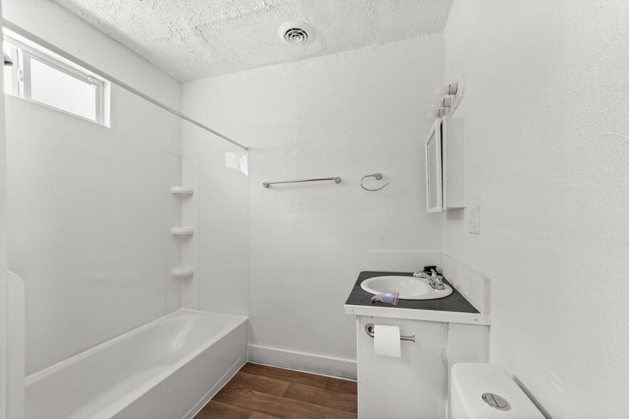 Building Photo - 8302 Sowinski Ave