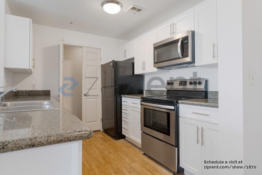 Building Photo - Unit 4042