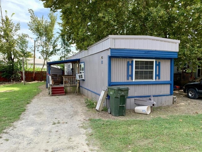 Primary Photo - 522 E Redwood Ave