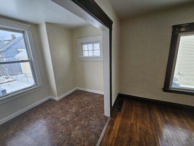 Building Photo - 3386 E 134th St