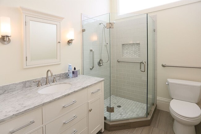 Building Photo - 14 Whitney St