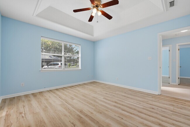 Building Photo - 349 Primrose Cir