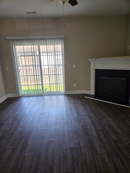 Building Photo - 3909 Granada Dr