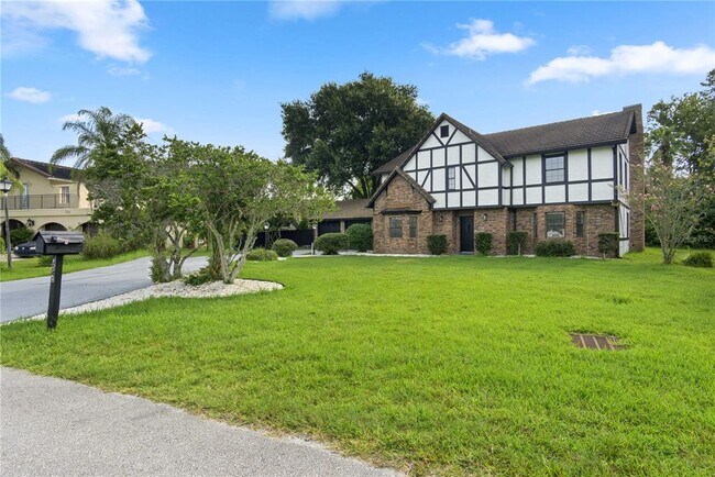 Building Photo - 2540 Albany Dr