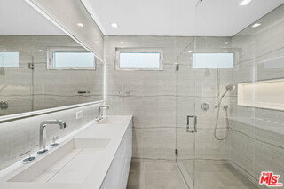 Building Photo - 1211 S Sherbourne Dr