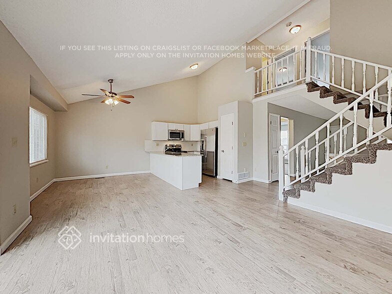 Building Photo - 2882 S Espana St