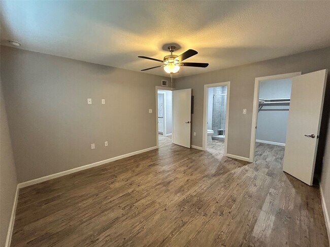 Building Photo - 2810 Beauchamp St