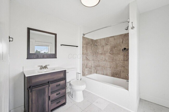 Building Photo - 1025 Howard St