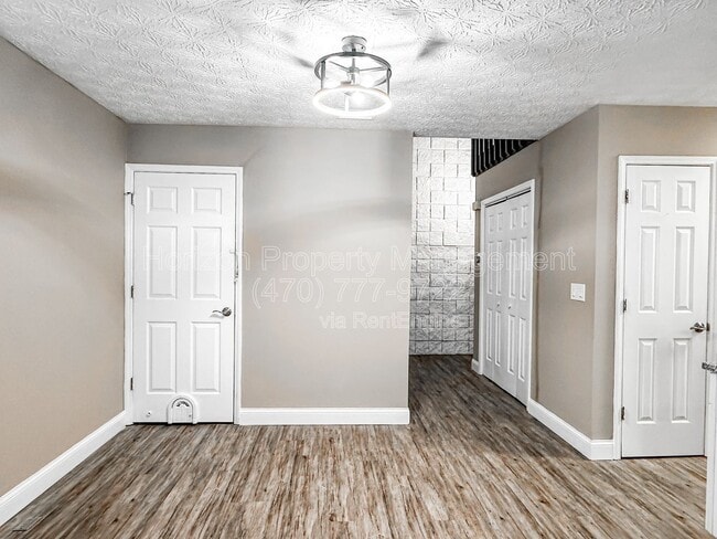 Building Photo - 233 Goshen Ln