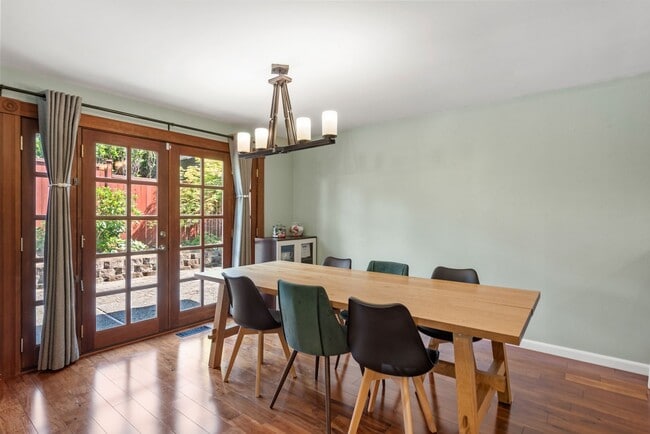 Building Photo - Charming 5-Bedroom Tri-Level Retreat in La...