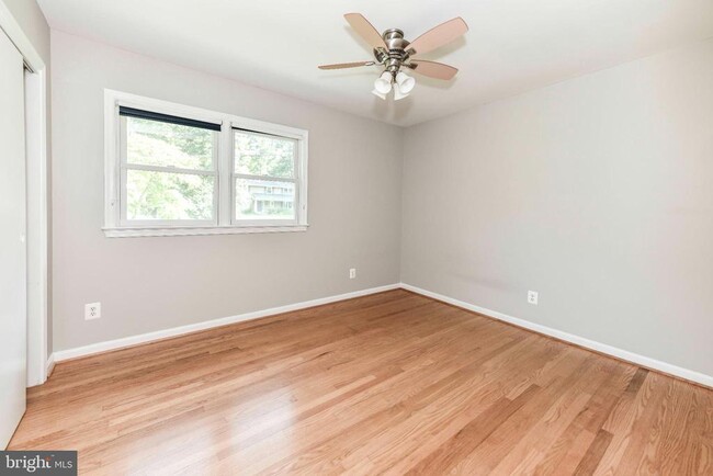 Building Photo - 9205 Hamilton Dr