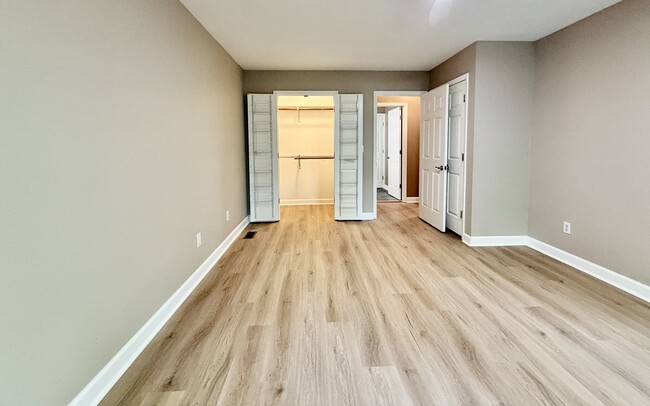 Building Photo - 5635 Falkirk Dr