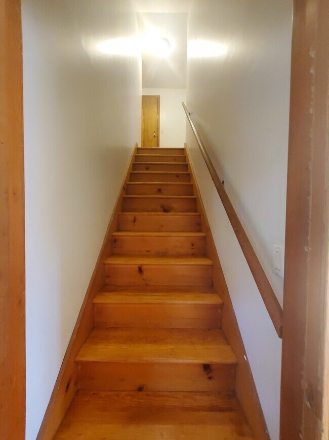 Building Photo - 36 N Maple St
