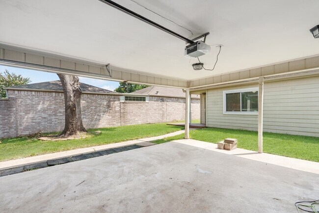 Building Photo - 16211 Olive Glen Dr