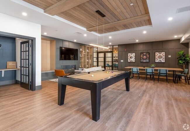 Building Photo - 635 Main St