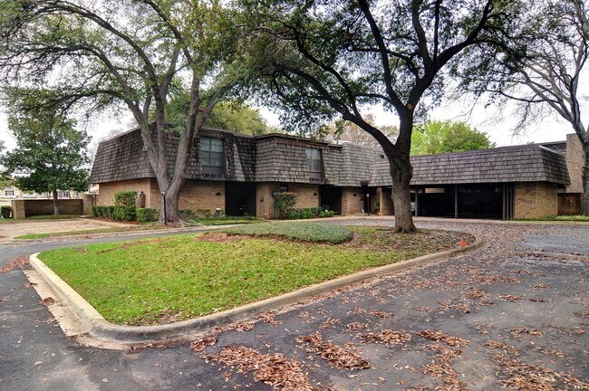Building Photo - 3024 Hulen Ct