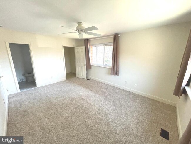 Building Photo - 301 Worthington Dr