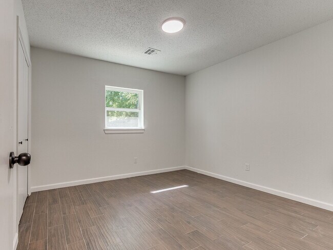 Building Photo - 1915 N Moulton Ct