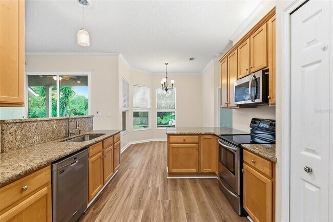 Building Photo - 7 Deerwood St